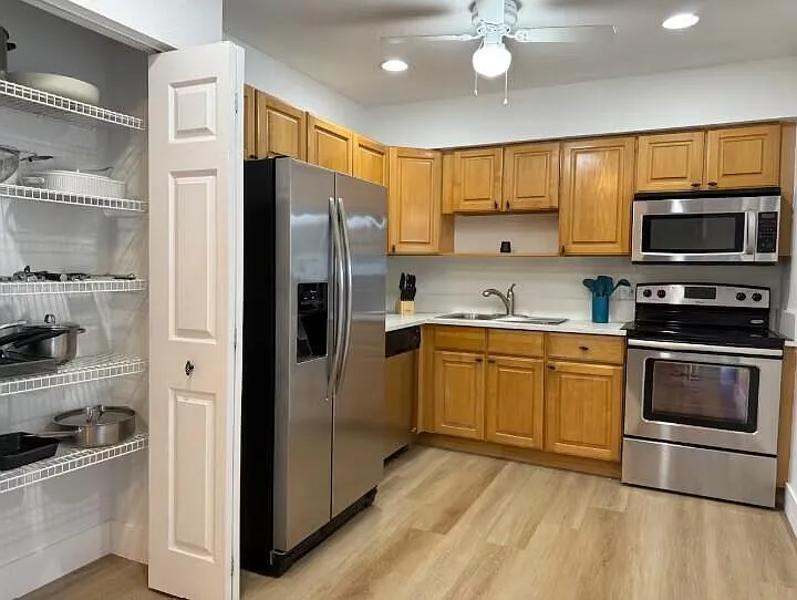 516 E Whitney Dr — Photo 6