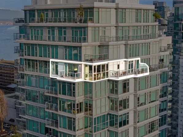 1710 Bayshore Dr #1901, Vancouver, BC V6G 3G4