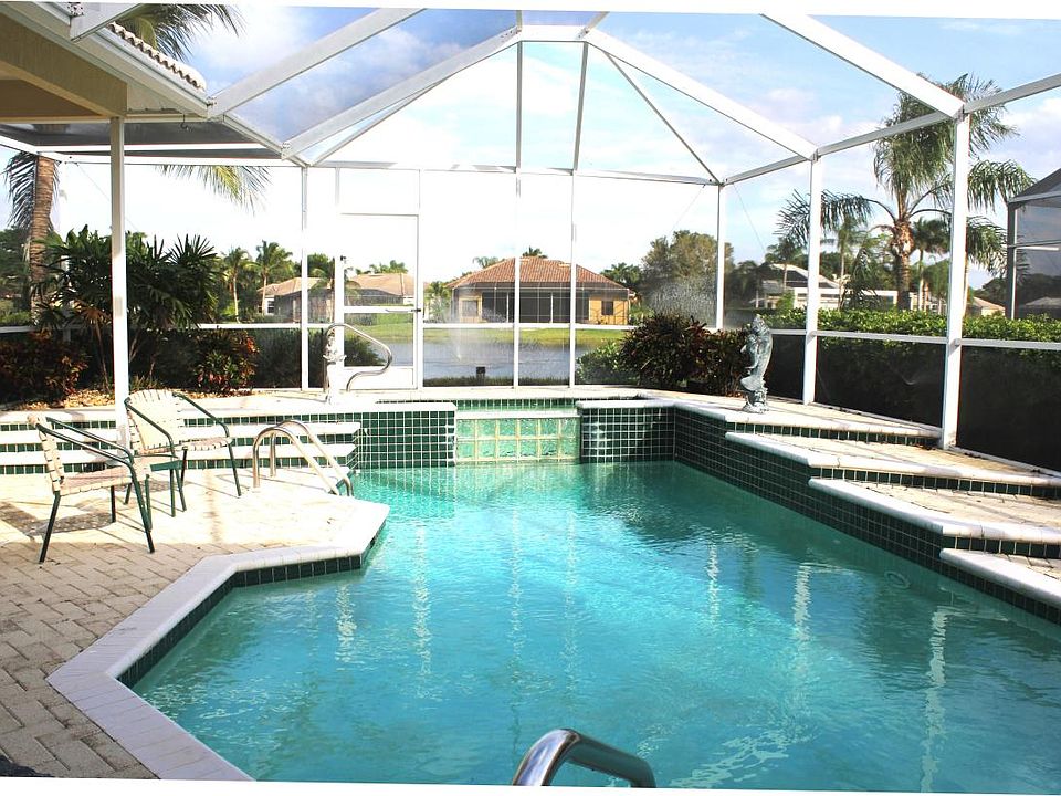 Pool/Spa Overlooking Lake