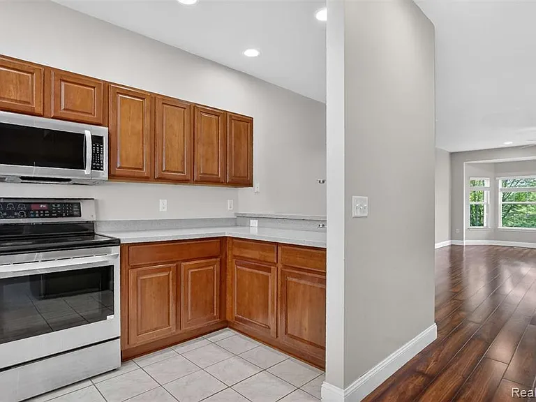 22680 Goddard Rd — Photo 17