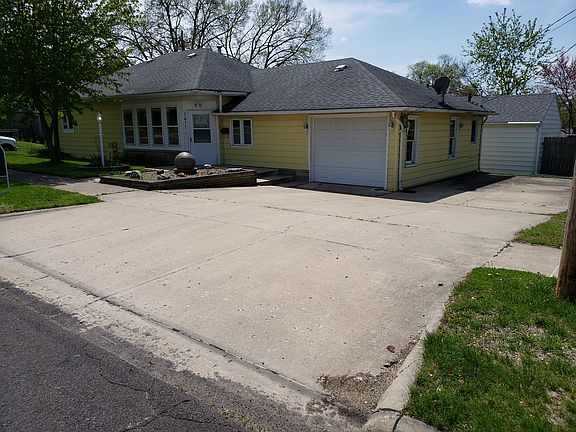 Exterior - parking view