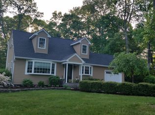 73 Dogwood Dr, Wading River, NY