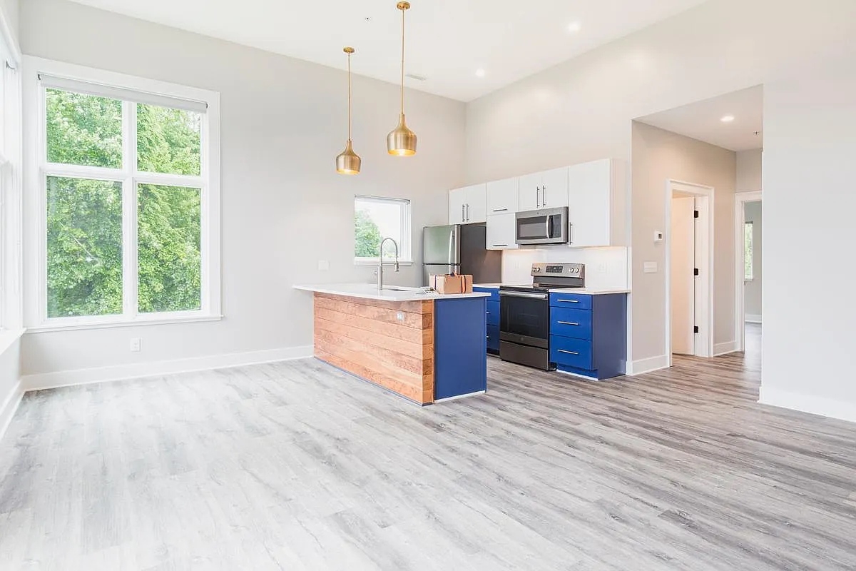 1212 Cedars Ct — Photo 3