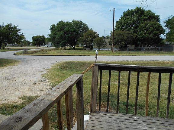 3rd image of 2313 Suzanne Ln