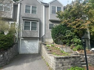 18 Edgemoor Cir UNIT 18, Wellesley, MA 02482