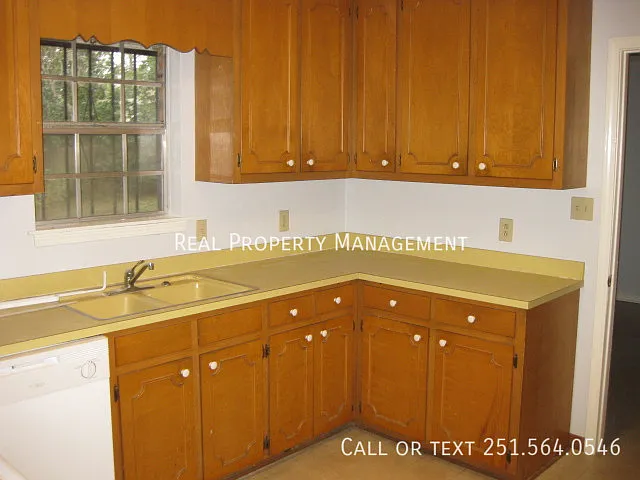 3 Bedroom 2 Bath Home off Overlook Rd — Photo 3