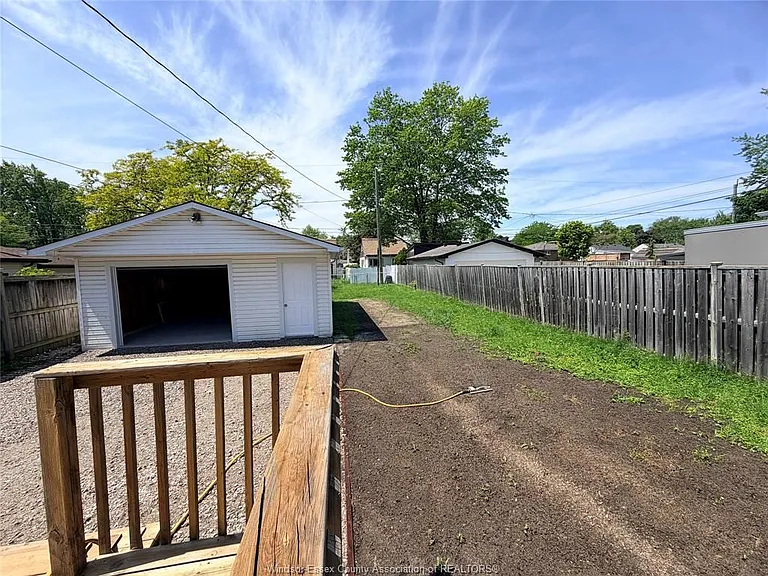 1651 Aubin Rd — Photo 16