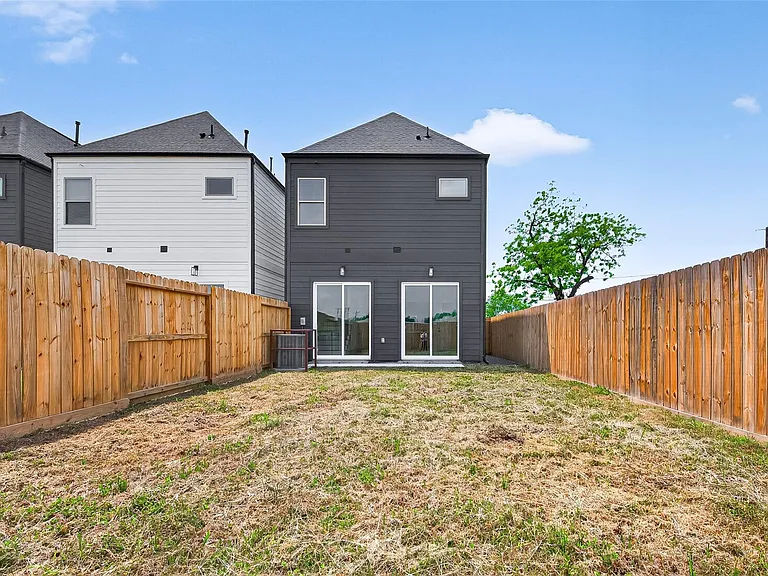 7422 Maxroy St — Photo 38