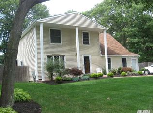 5 Dover St, Coram, NY 11727