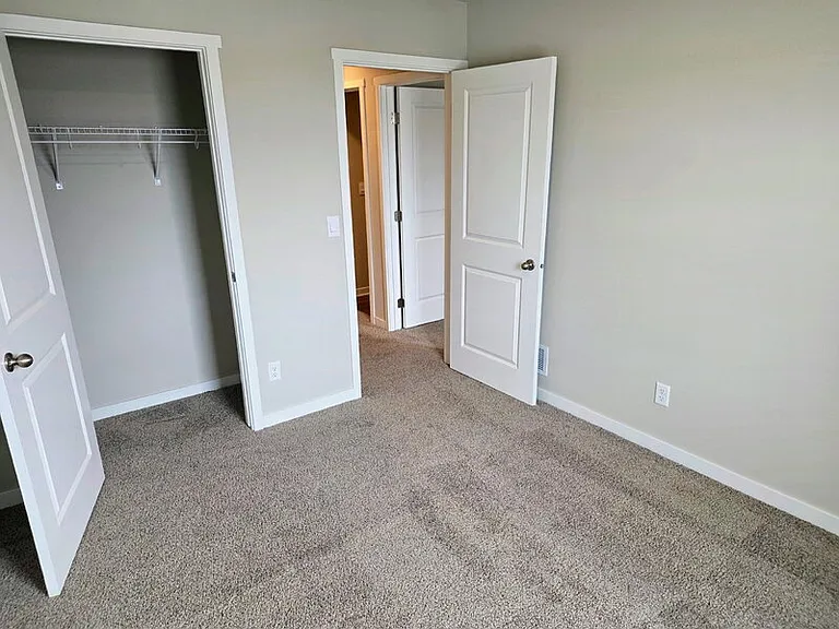 655 NW Williamsburg Ln — Photo 31