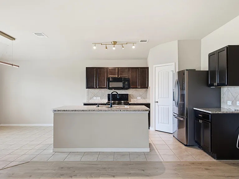 5813 Roderick Dr — Photo 13
