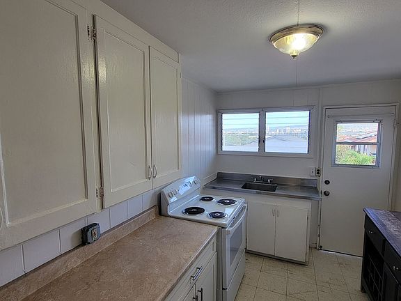 2nd image of 1009 Maluna St