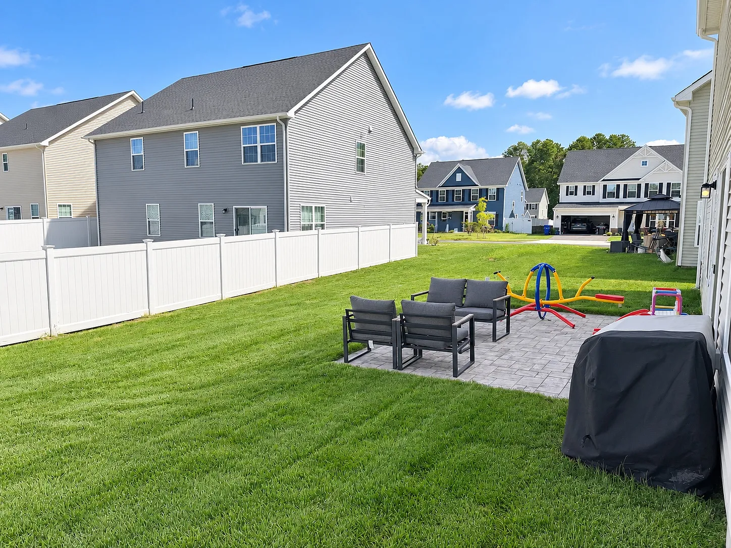 4 bed, 2.5 bath, 2444 sqft, $3,550 — Photo 3