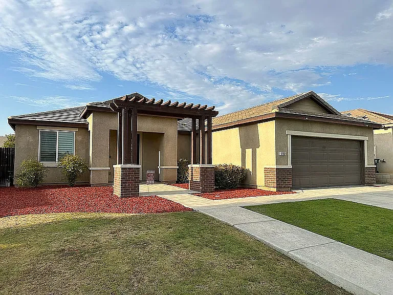 4 bed, 1813 sqft, $3,000 — Photo 1