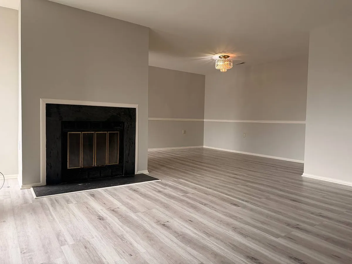 Building Photo - 18050 Chalet Dr #303