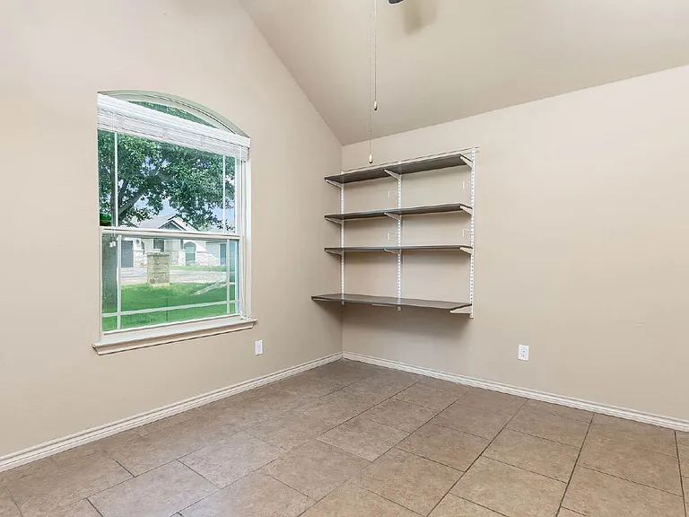 15606 Fox Ln — Photo 10