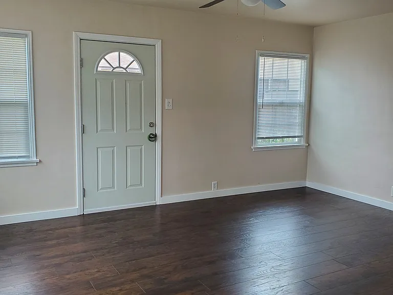 2321 Termino Ave — Photo 3
