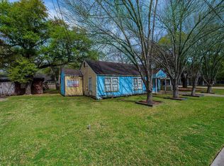 208 E Magnolia St, Friendswood, TX 77546