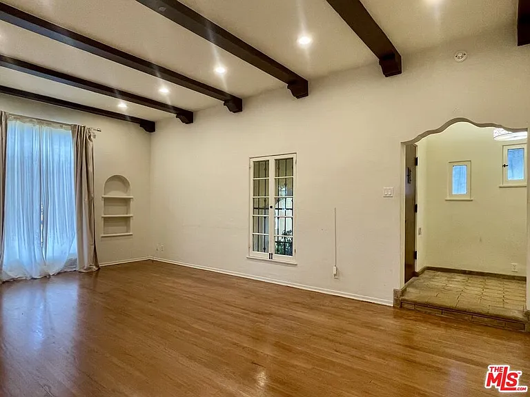 203 N Doheny Dr — Photo 5