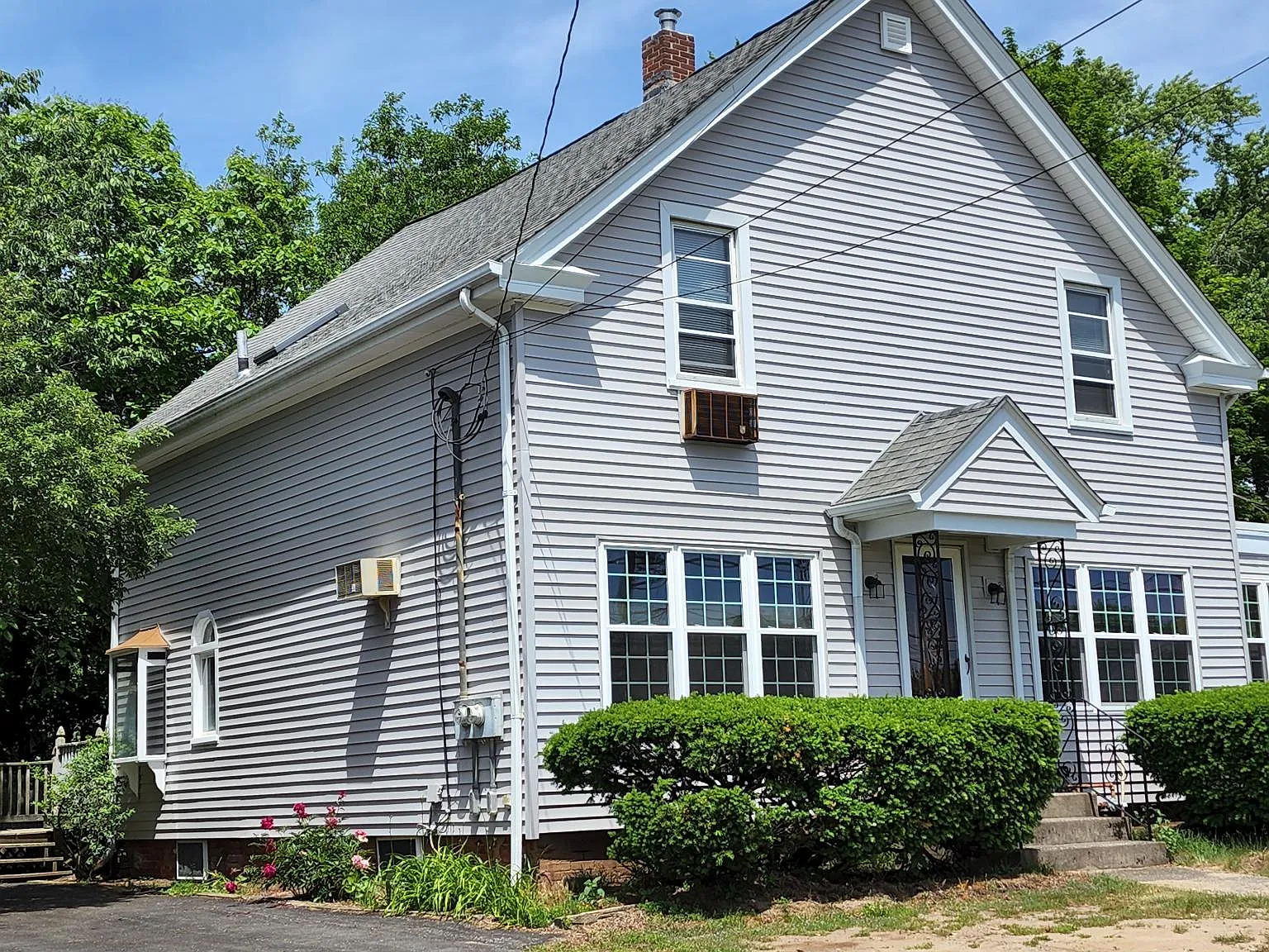 735 Newport Ave — Photo 1