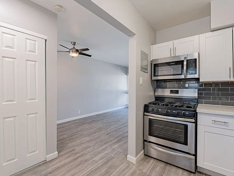 301 W Turney Ave — Photo 20
