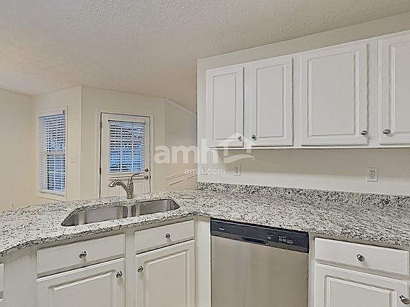 3rd image of 1602 Cregon Ct