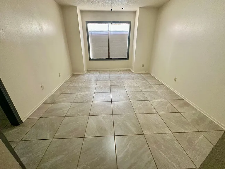 220 Marigny Cir — Photo 5