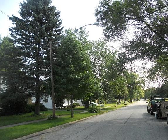 2nd image of 1714 Iris Ave