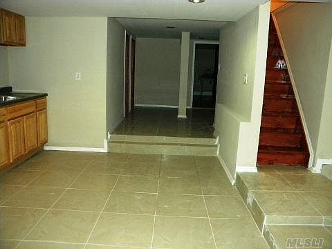 5th image of 919 Belmont Ave