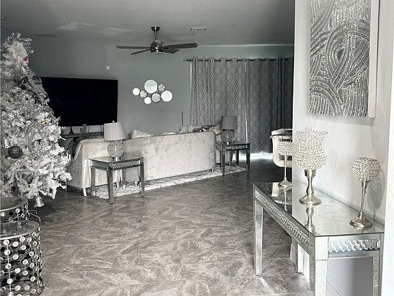 5th image of 2609 SW 9th Pl
