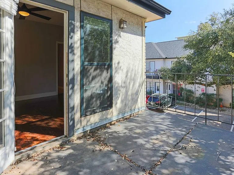 1307 Kinney Ave #122 — Photo 13
