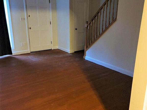 3rd image of 221 Altamont Ave