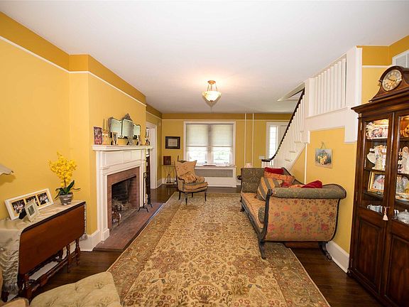 5th image of 633 Deer Park Ave