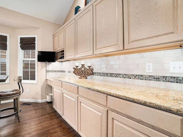 5734 Crestwood Dr — Photo 7