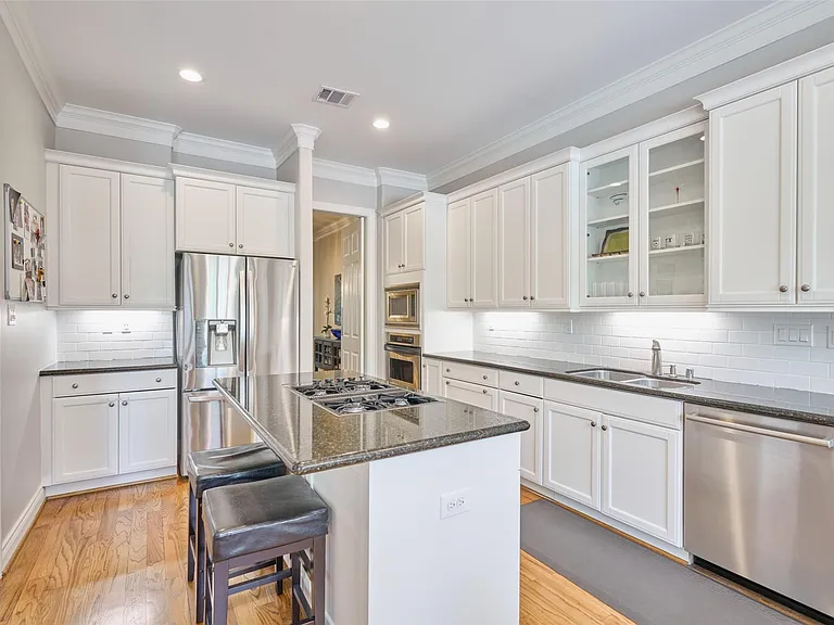 4028 Gramercy St — Photo 22