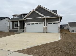 95 NW Hidden Knl, Waukee, IA 50263