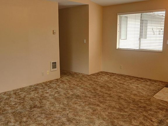 3rd image of 820 SE Bird Ave