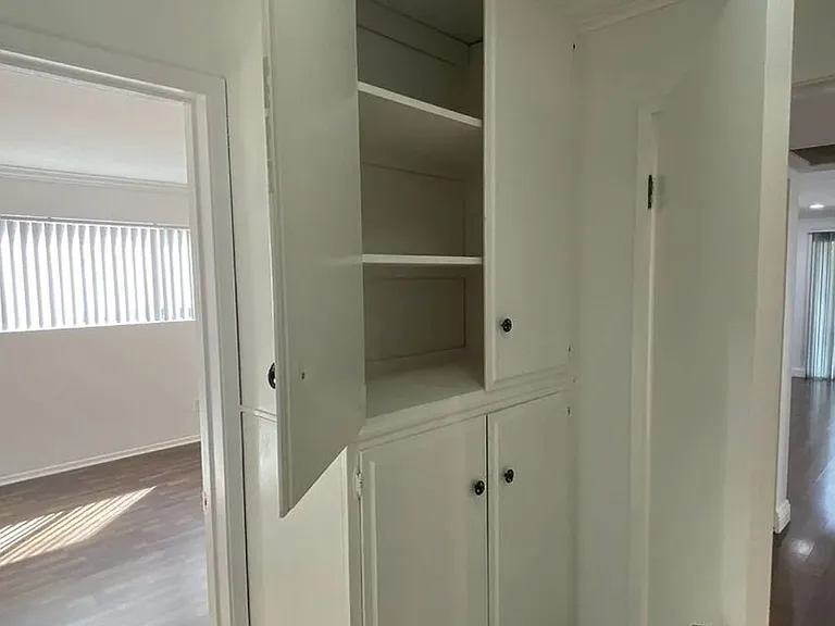 1224 S Barrington Ave — Photo 10