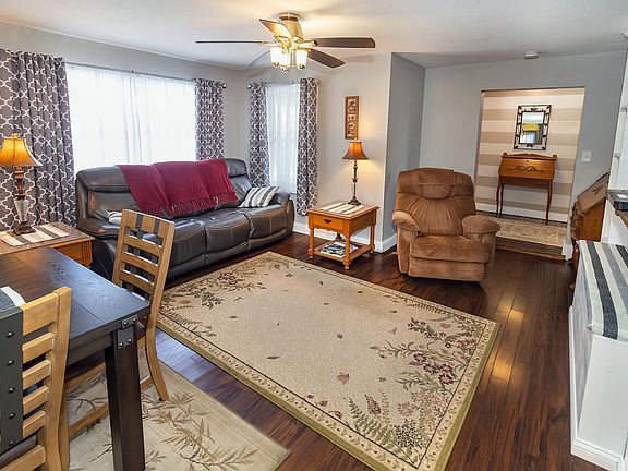 5th image of 841 W Airport Rd