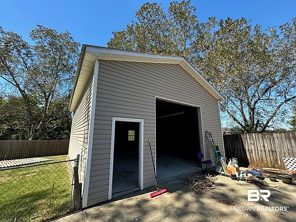3rd image of 7406 Shamrock Way