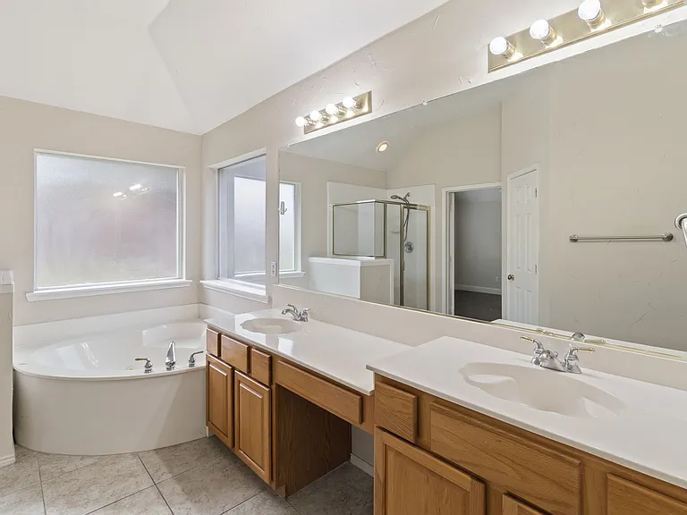 8804 Falcon View Dr — Photo 26