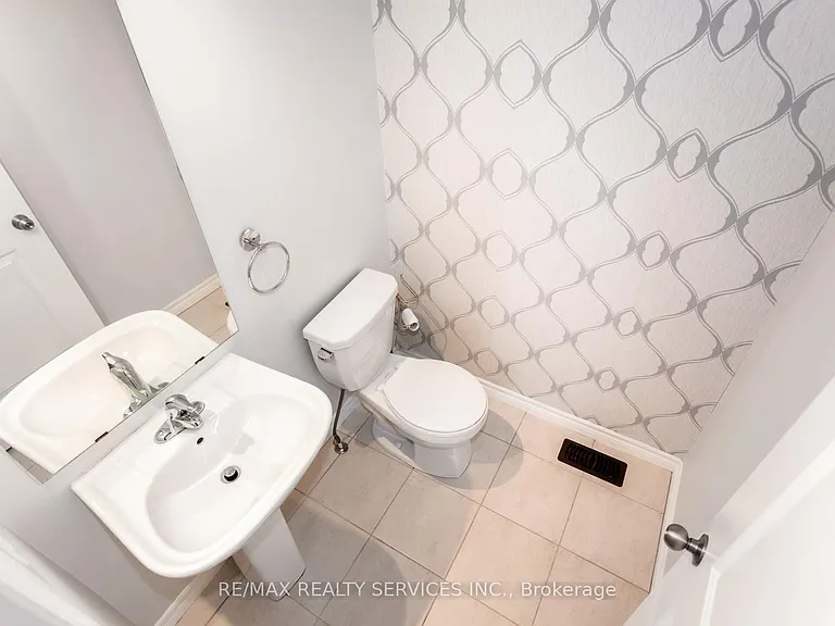 21 Dorchester Ter — Photo 25
