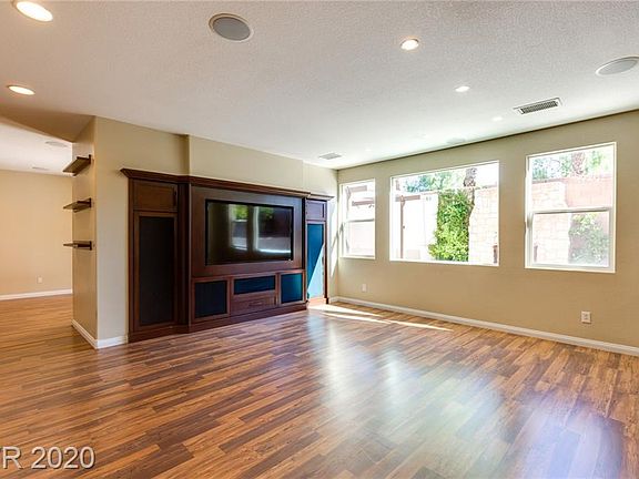 3rd image of 682 Kew Gardens Dr