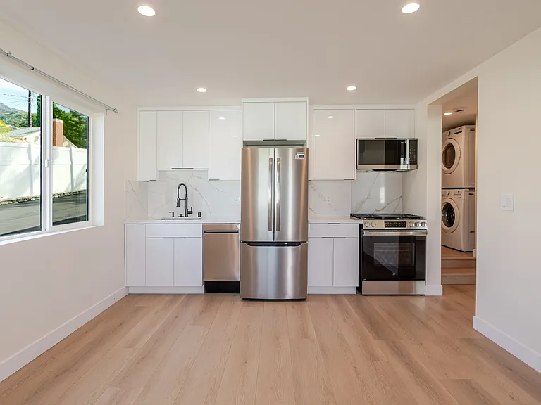 10421 Pinyon Ave — Photo 6