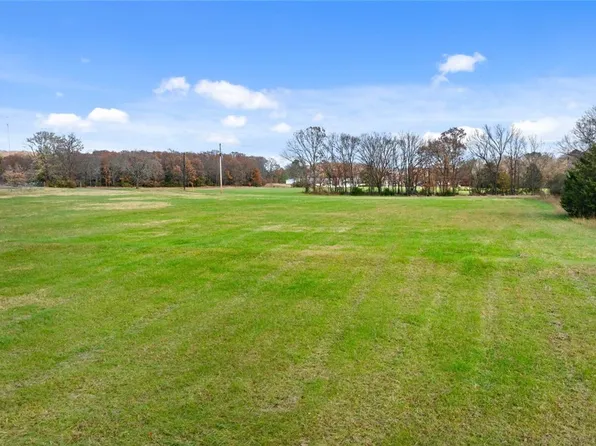 704 E Bowen Blvd, Fayetteville, AR 72703