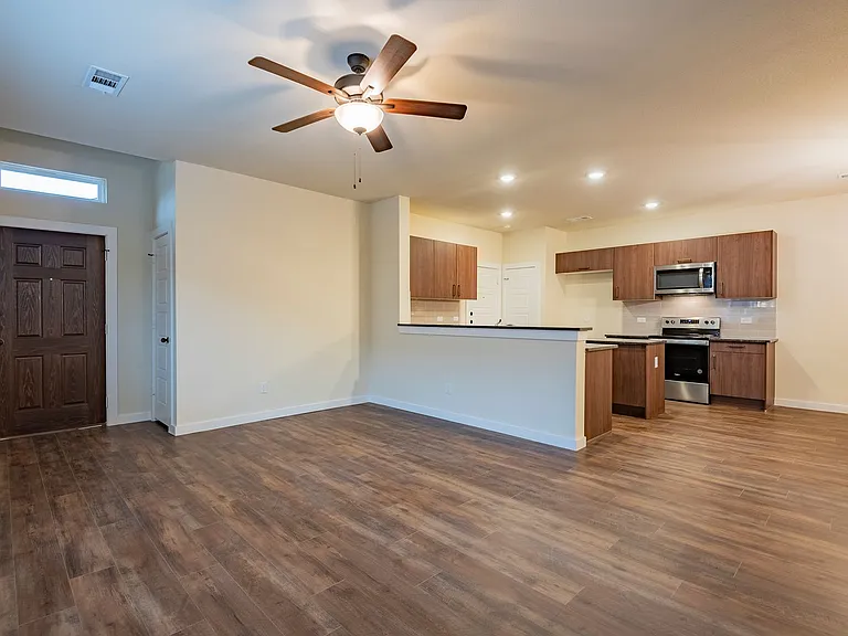 656 Wheatfield Dr — Photo 6