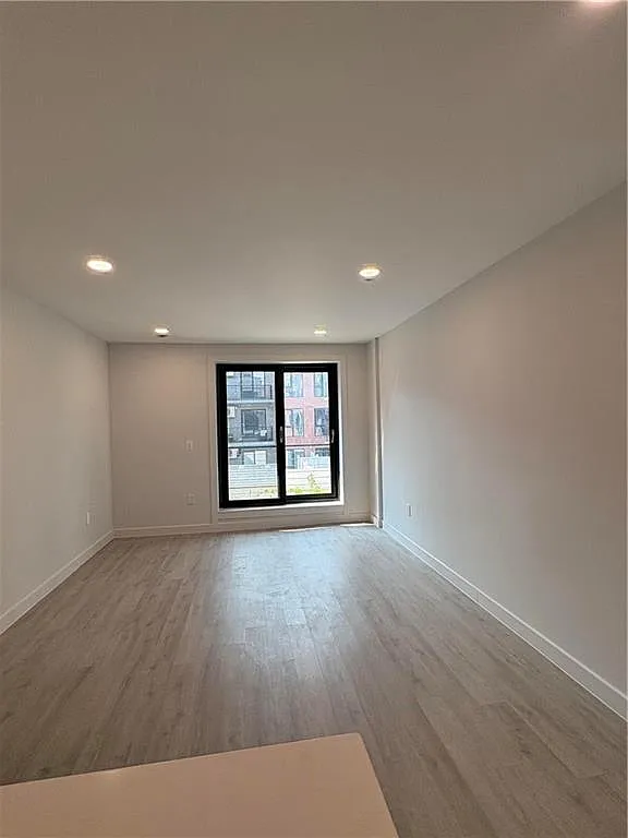 2 bed, 2.0 bath, 906 sqft, $3,800 — Photo 2