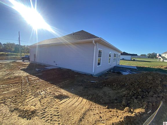 5th image of 43 Fieldstone Cir