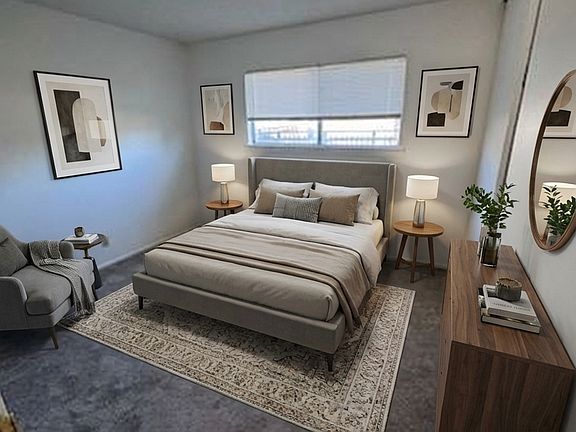 5th image of 921 University Ave #22