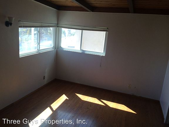 4th image of 4649 Narragansett Ave